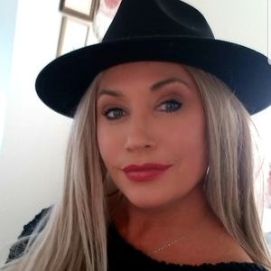 Clothes, Handbags, Shoes and accessories.